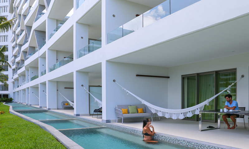 Couple at garza blanca cancun