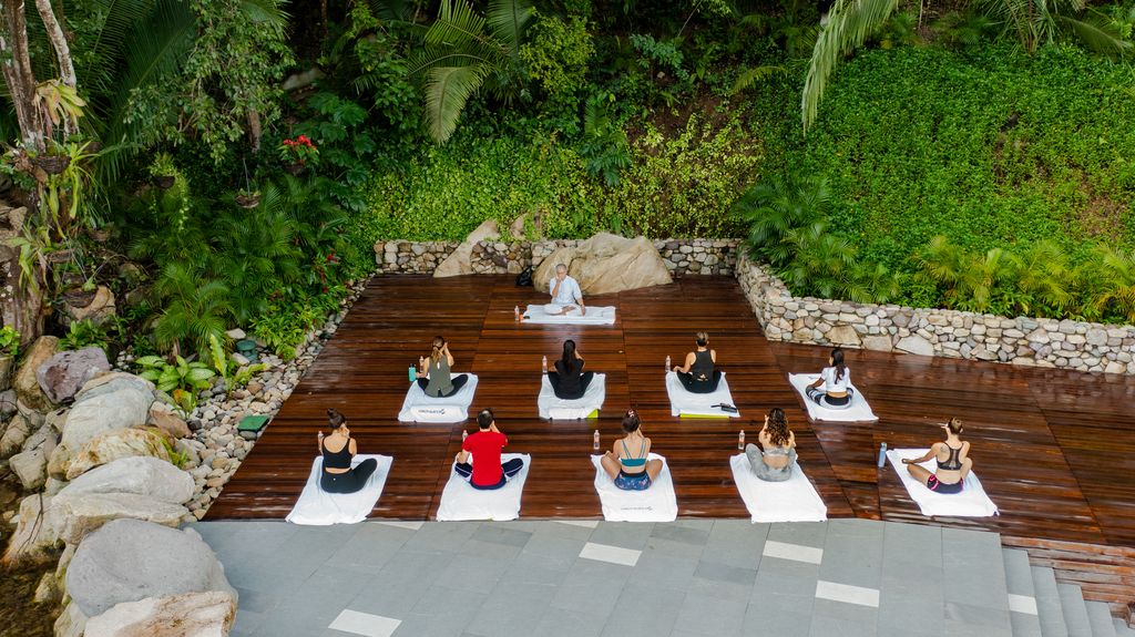 Yoga en TierraLuna Gardens