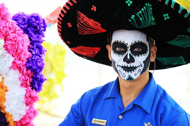 Halloween vs mexico day of the dead 2018 1200x800