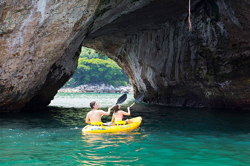 Kayaking at los arcos