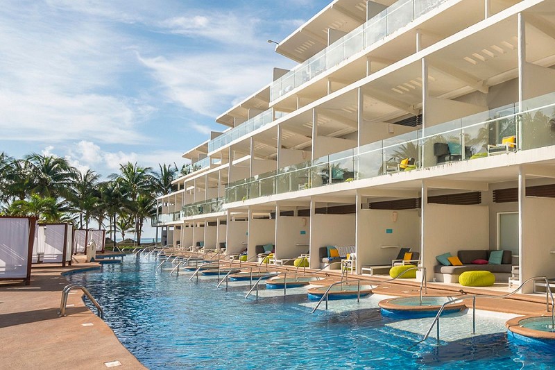 Swim up terraces