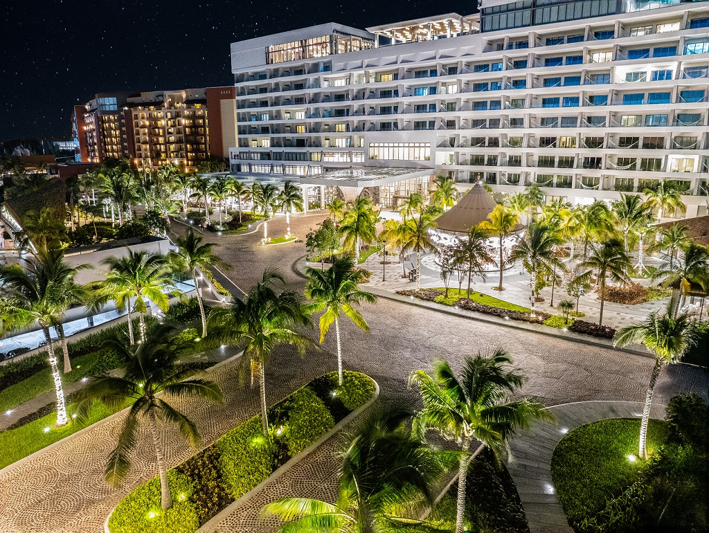 Explora los impresionantes Jardines TierraLuna en Garza Blanca Cancún