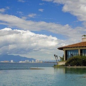garza-blanca-resort-pool-beachfront