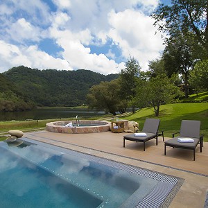 siarra-lago-resort-pool-view