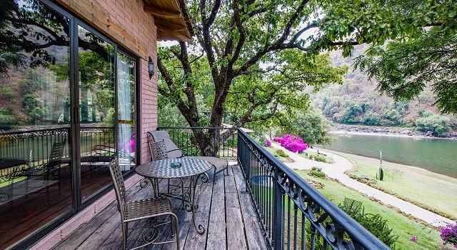 sierra lago cabin with lake view