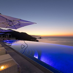 the-roftop-night-hotel-mousai